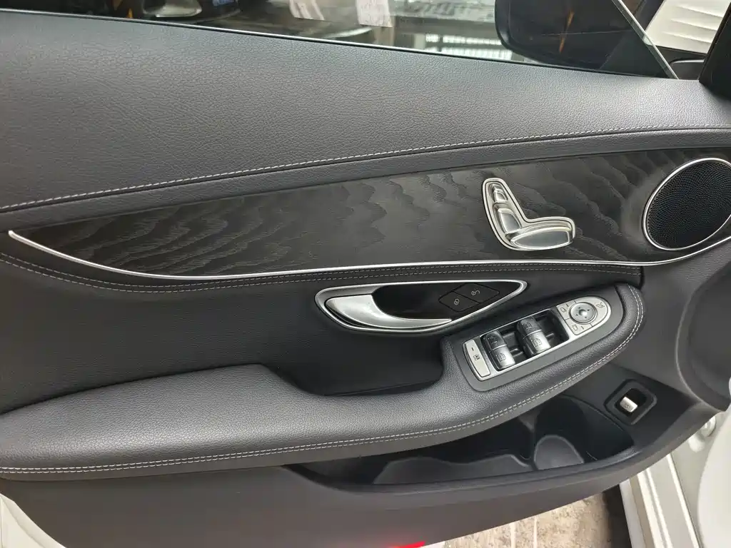 Mercedes-Benz C-Class — миниатюра 5