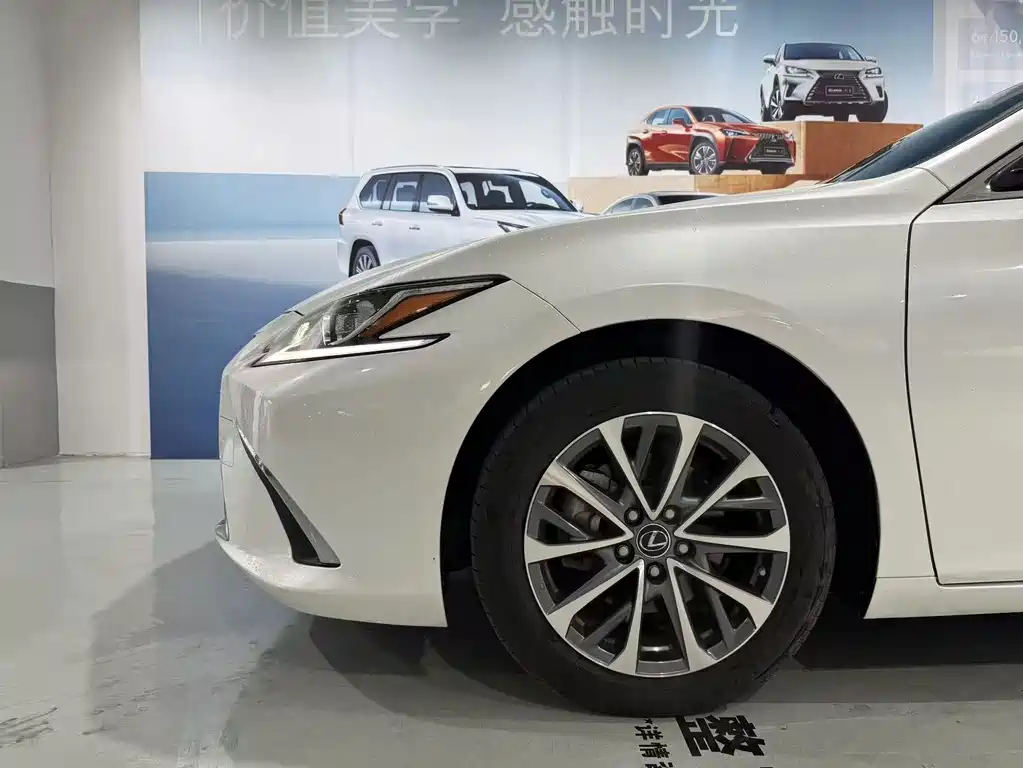 Lexus ES — миниатюра 10