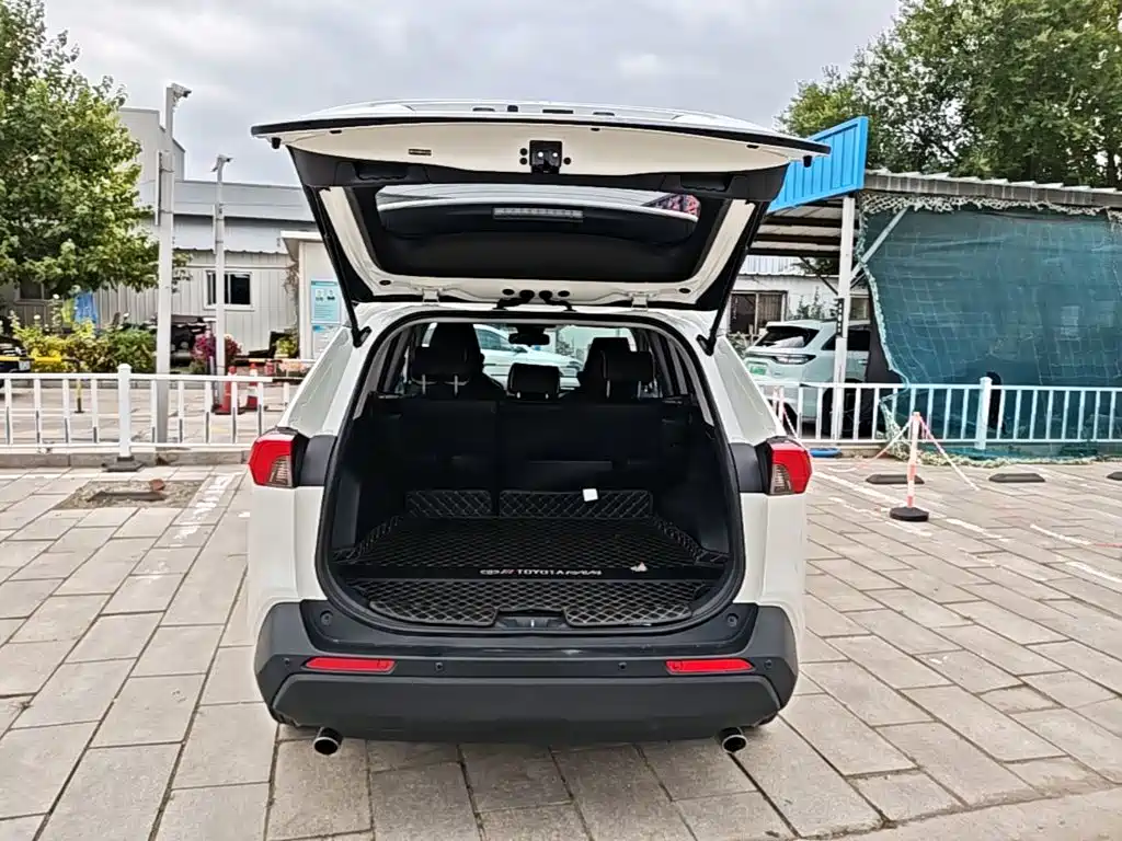 Toyota RAV4 — миниатюра 19