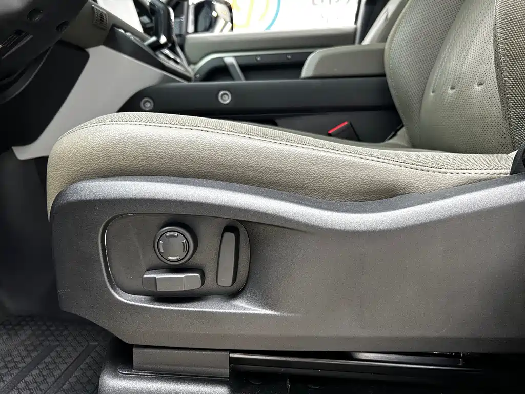 Land Rover Defender — миниатюра 7