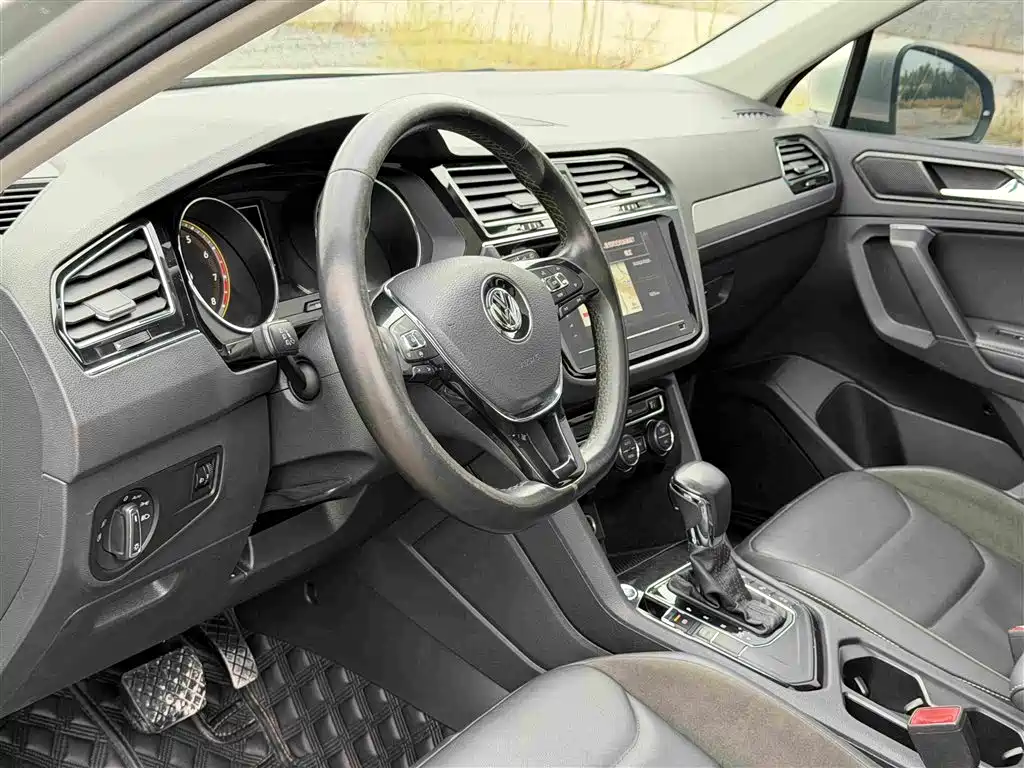 Volkswagen Tiguan L — миниатюра 11