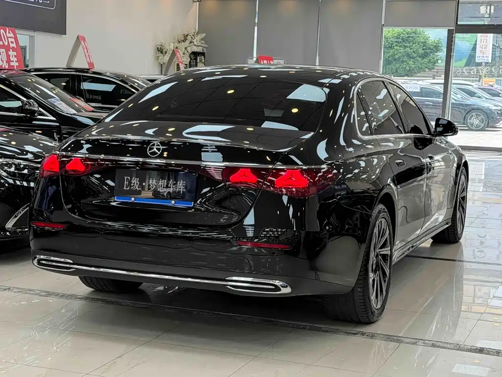 Mercedes-Benz E-Class — миниатюра 18