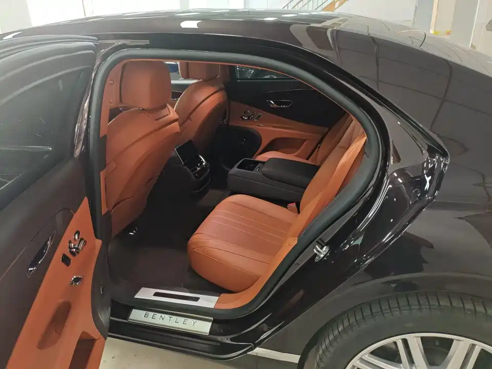 Bentley Flying Spur — миниатюра 5