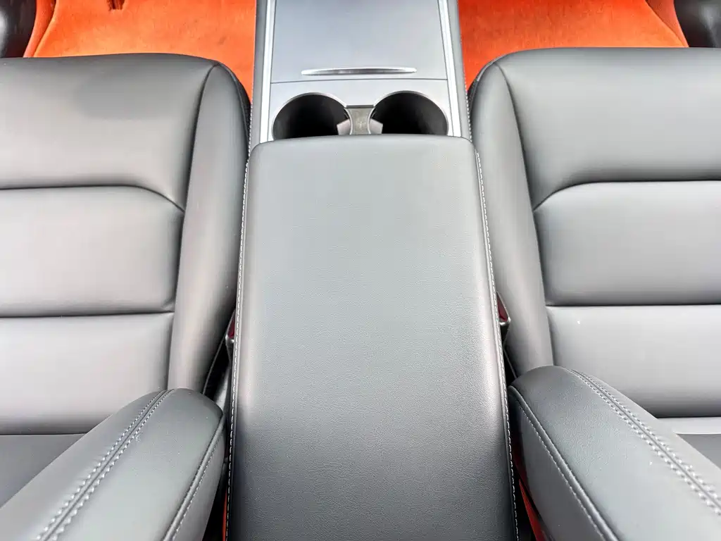Tesla Model Y — миниатюра 13