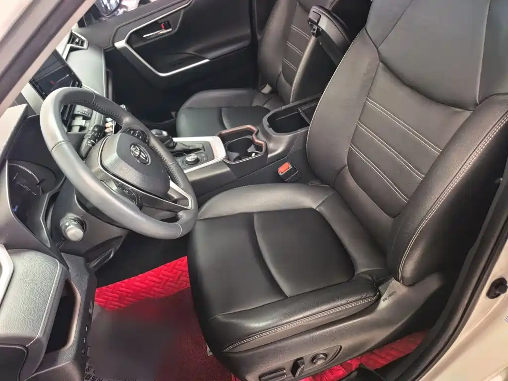 Toyota RAV4 — миниатюра 9