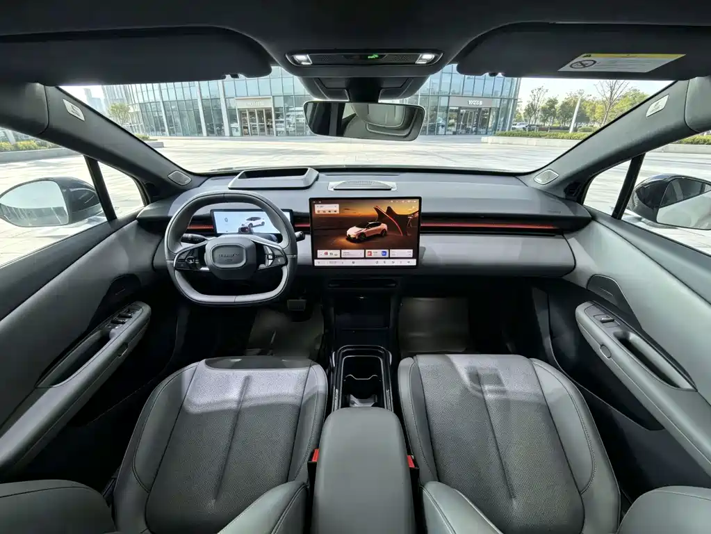 Lynk & Co 20 — миниатюра 6