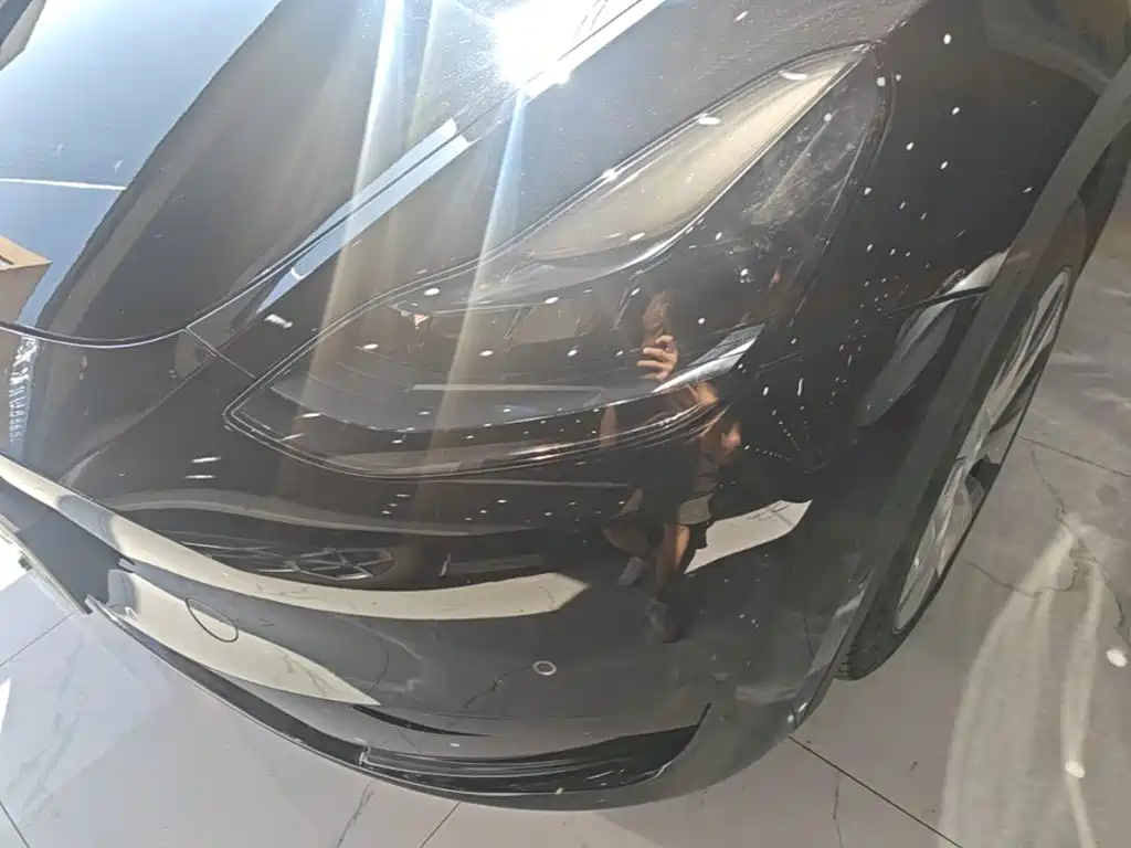 Tesla Model Y — миниатюра 24