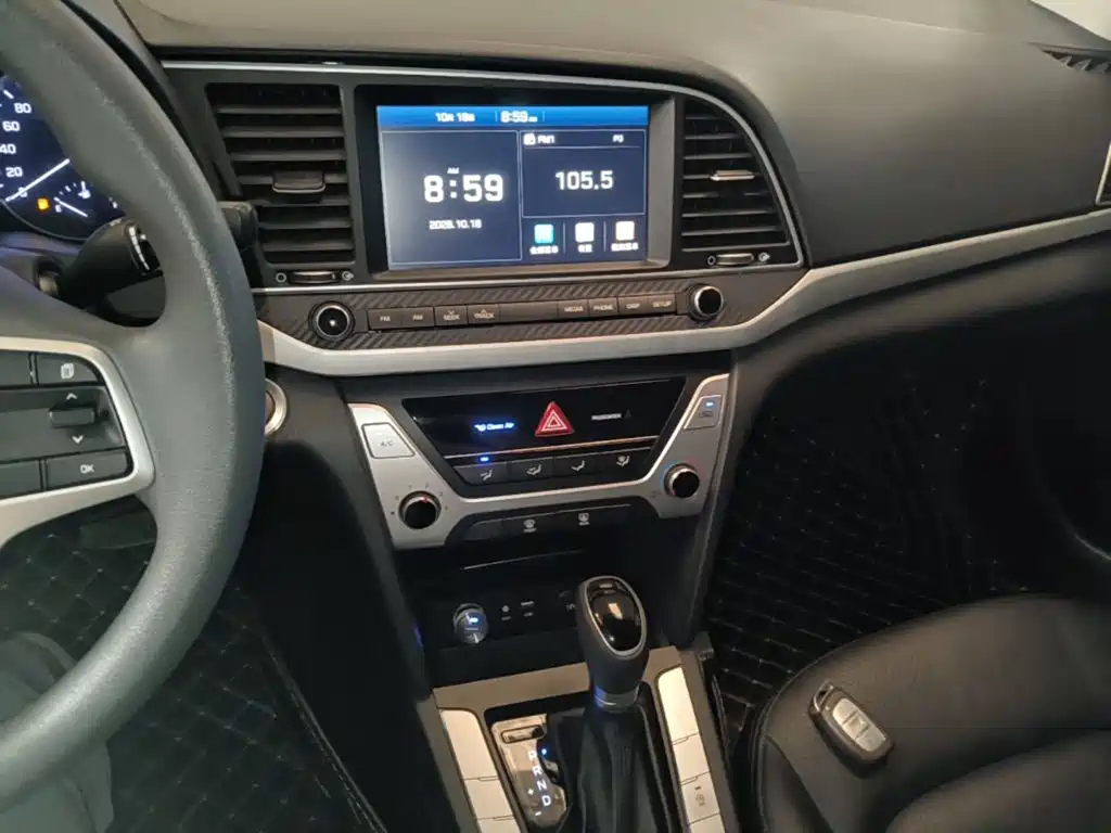 Hyundai Elantra — миниатюра 13