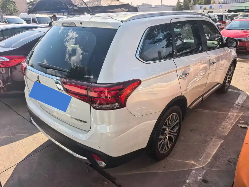 Mitsubishi Outlander — миниатюра 5