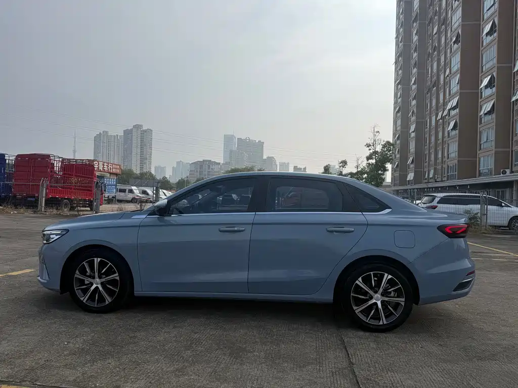 Geely Emgrand — миниатюра 10