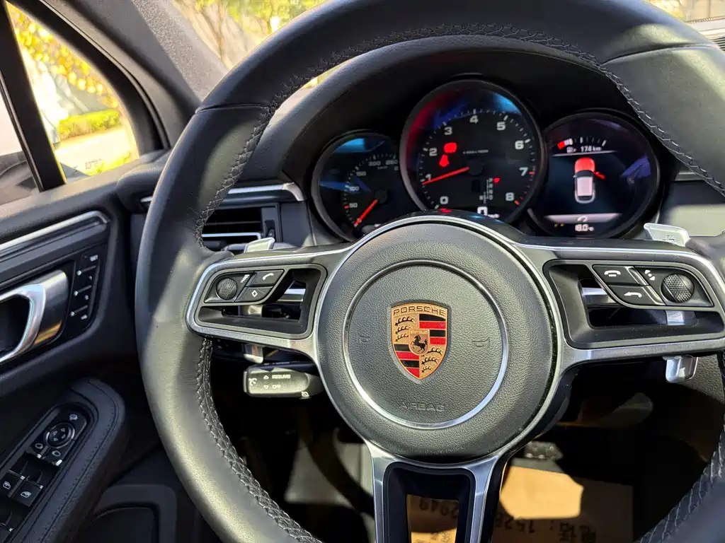 Porsche Macan — миниатюра 23