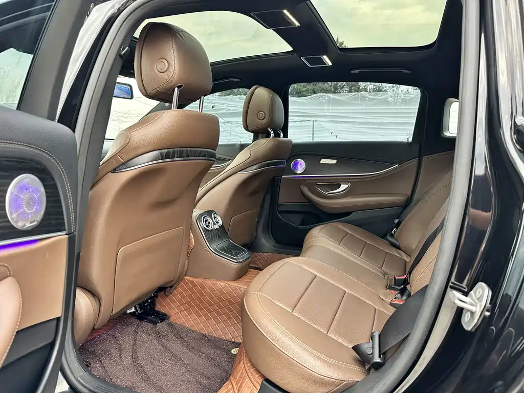 Mercedes-Benz E-Class — миниатюра 6