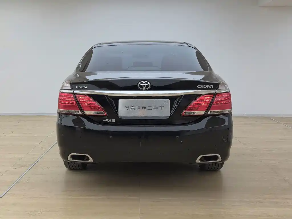 Toyota Crown — миниатюра 5