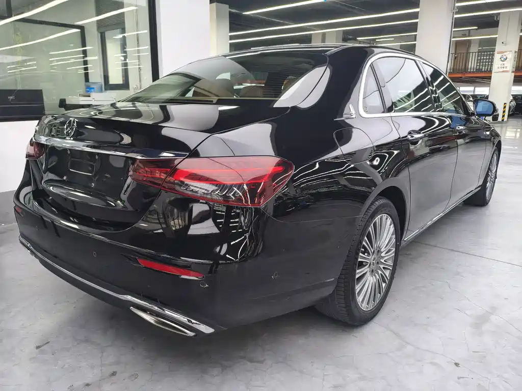 Mercedes-Benz E-Class — миниатюра 9
