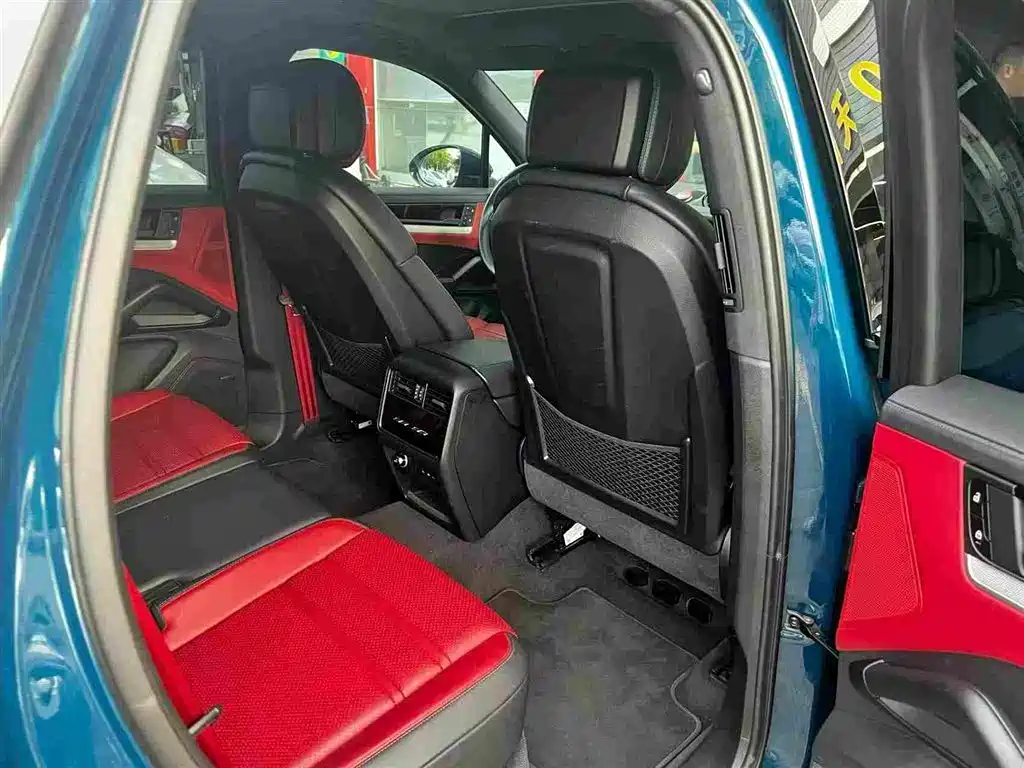 Porsche Cayenne — миниатюра 7
