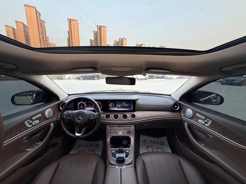 Mercedes-Benz E-Class — миниатюра 12