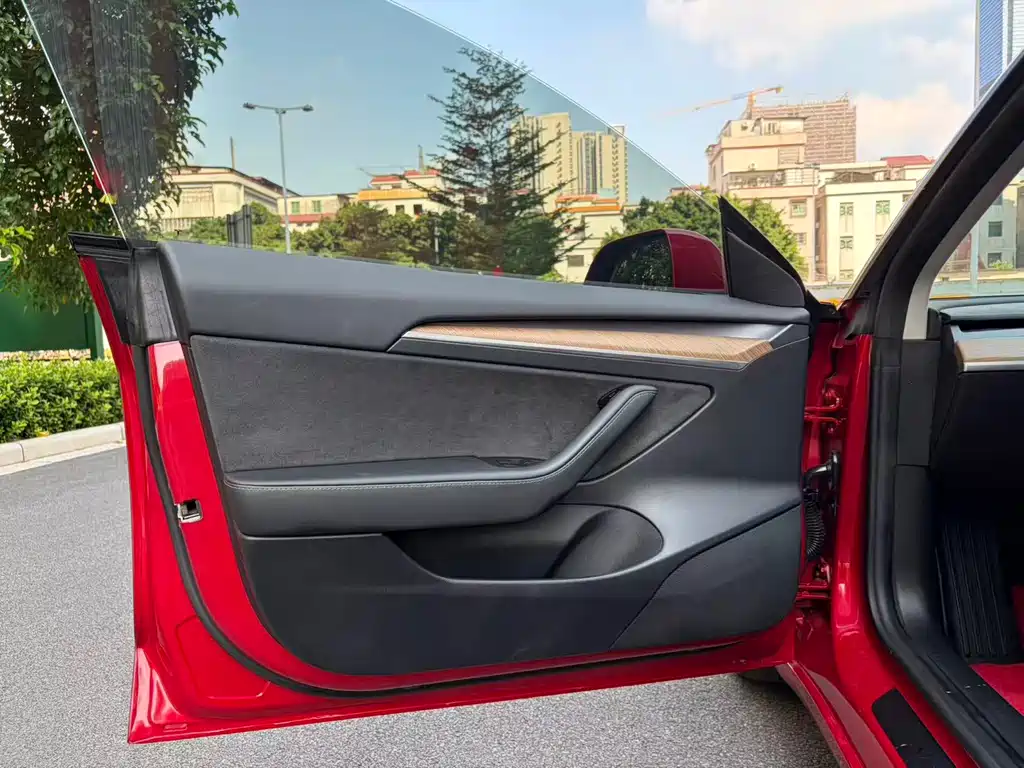 Tesla Model 3 — миниатюра 11