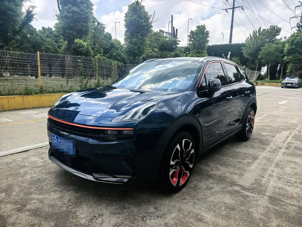 Lynk & Co 06