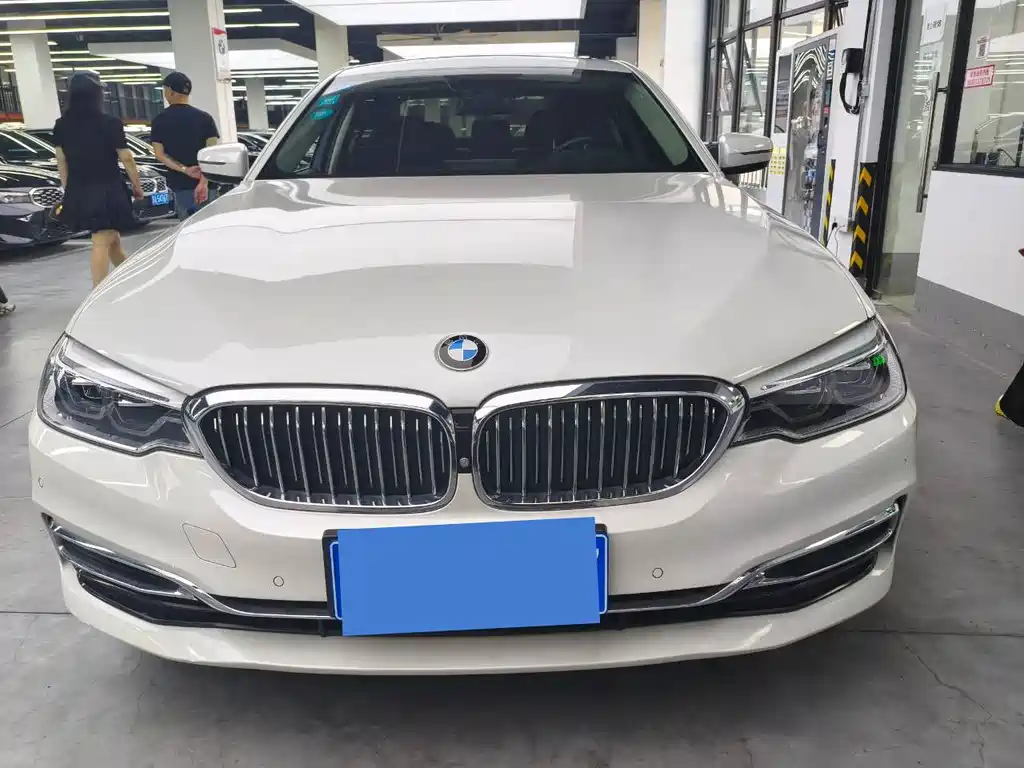 BMW 5 Series — миниатюра 2