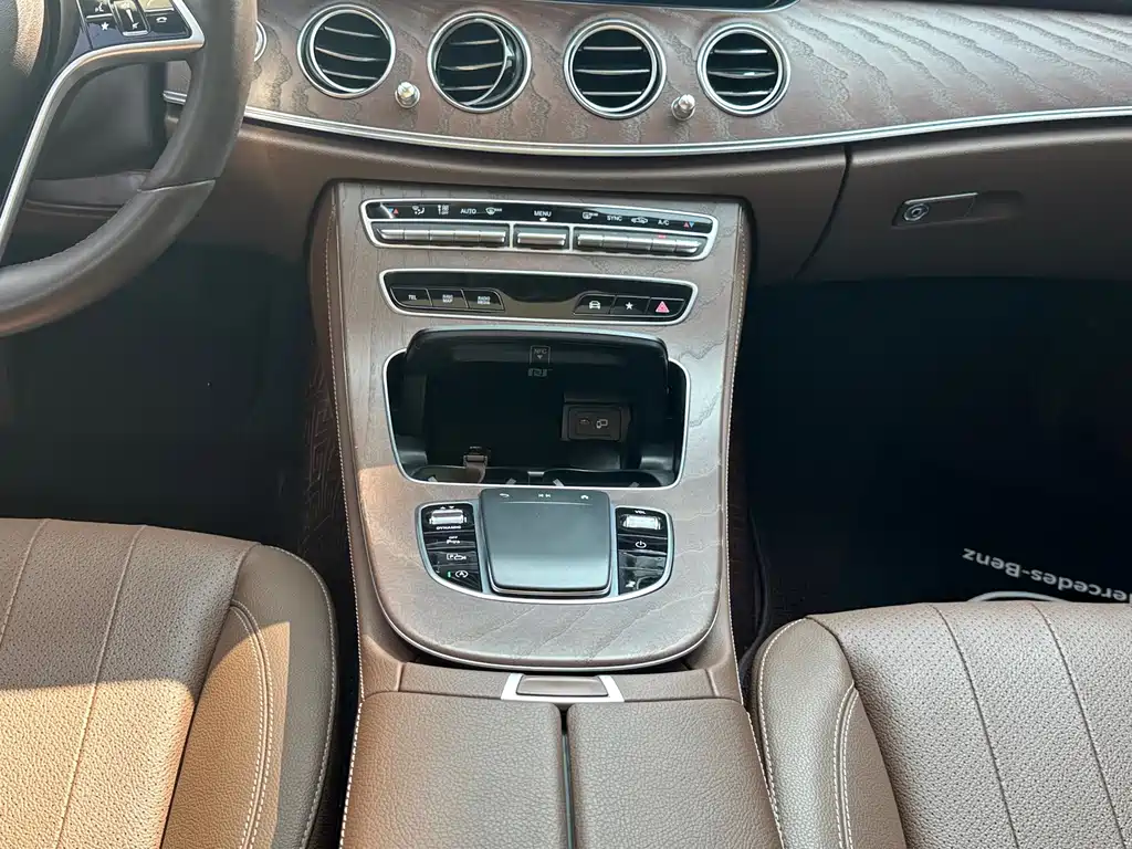 Mercedes-Benz E-Class — миниатюра 10