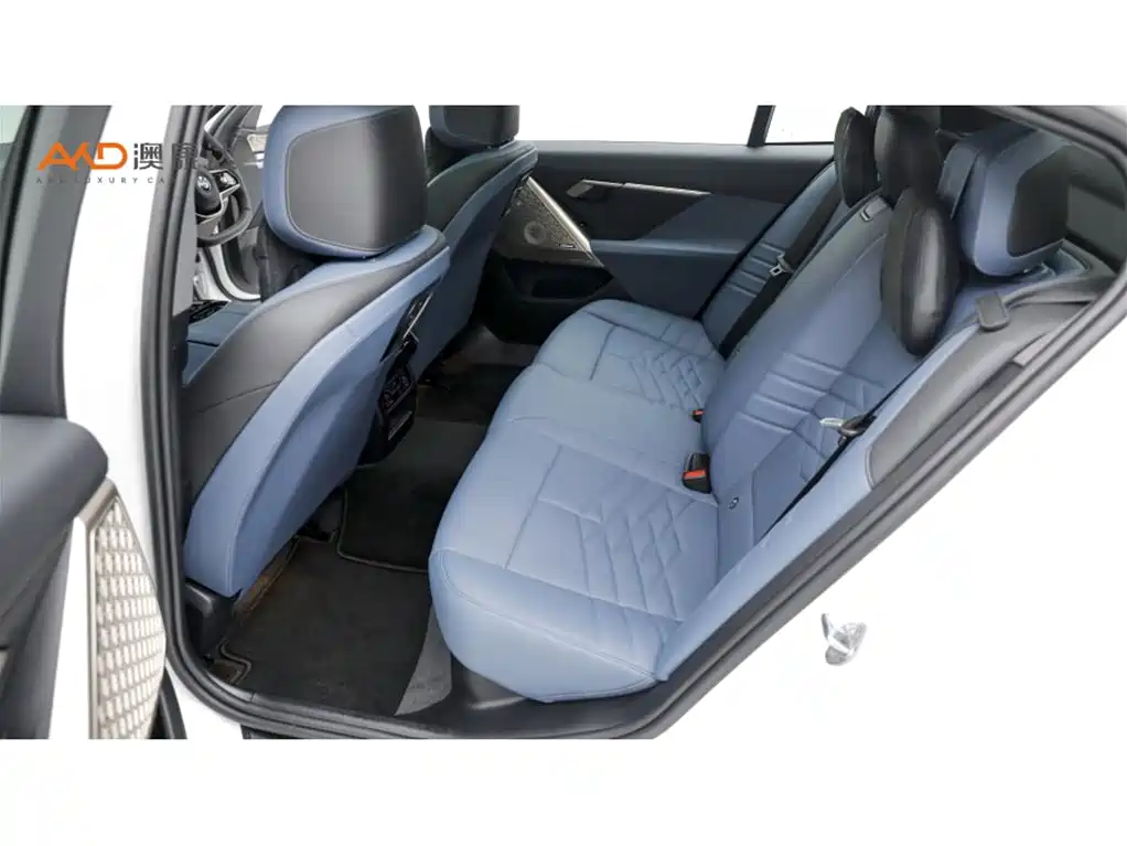 BMW 5 Series — миниатюра 7