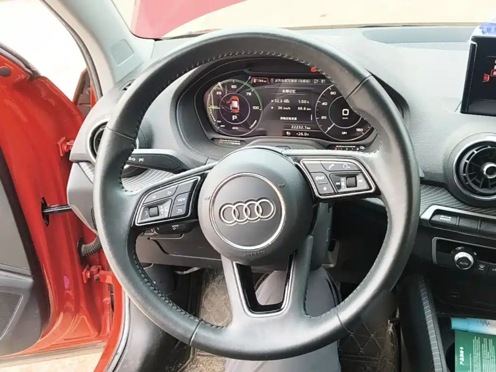 Audi Q2L e-tron — миниатюра 11
