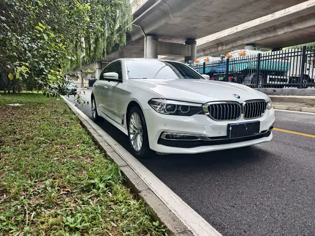 BMW 5 Series — миниатюра 3