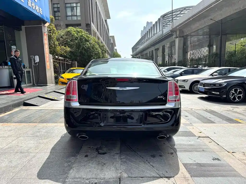 Chrysler 300C — миниатюра 5