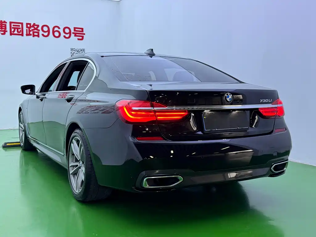 BMW 7 Series — миниатюра 31