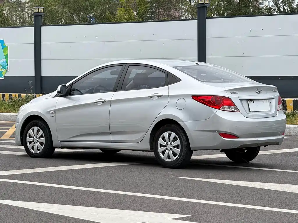 Hyundai Verna — миниатюра 4