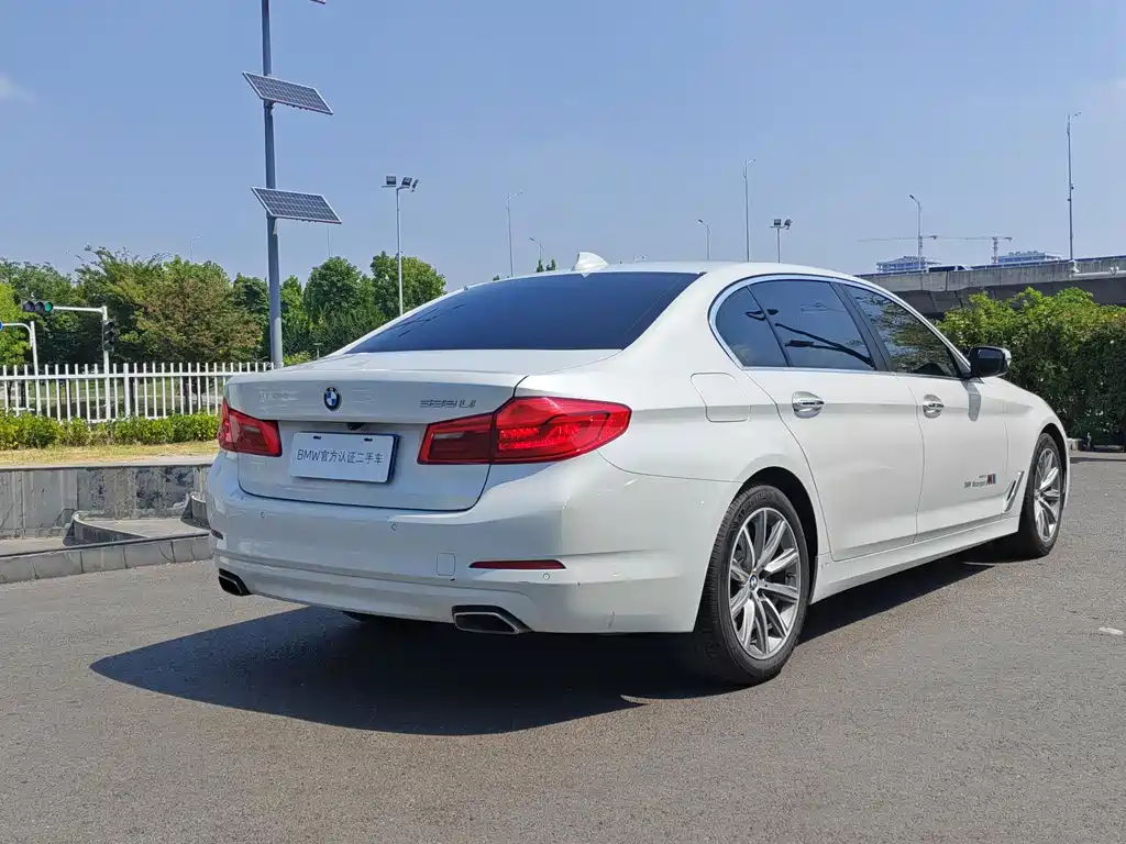 BMW 5 Series — миниатюра 4