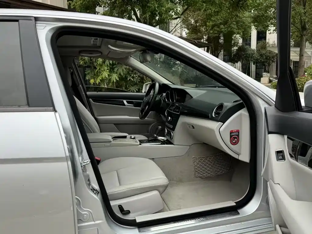 Mercedes-Benz C-Class C 2013 C 180 Grand Edition