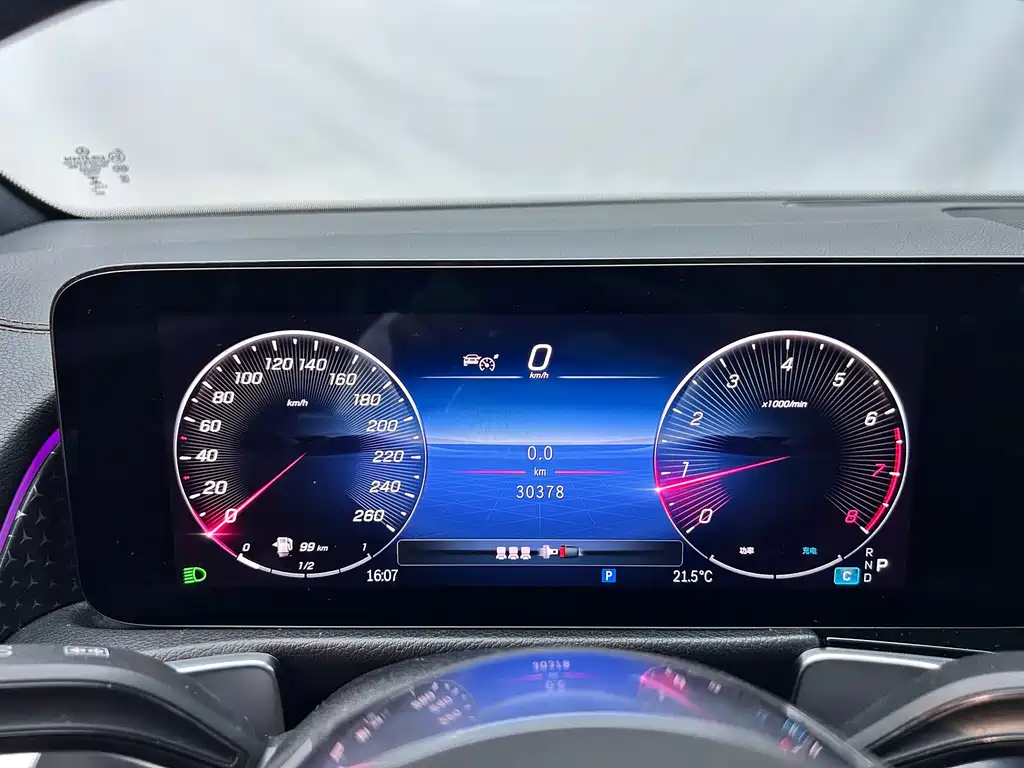 Mercedes-Benz GLB — миниатюра 19