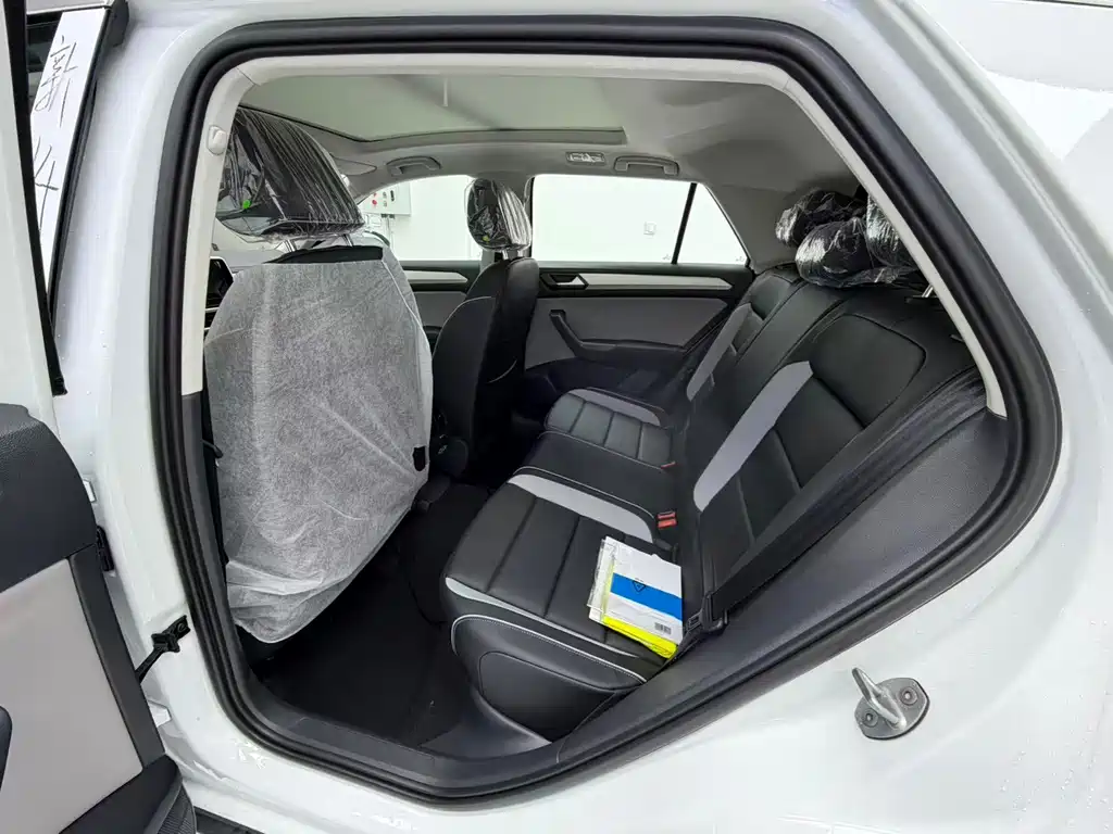 Volkswagen T-Roc — миниатюра 13