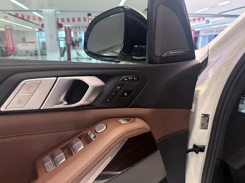 BMW X7 — миниатюра 4