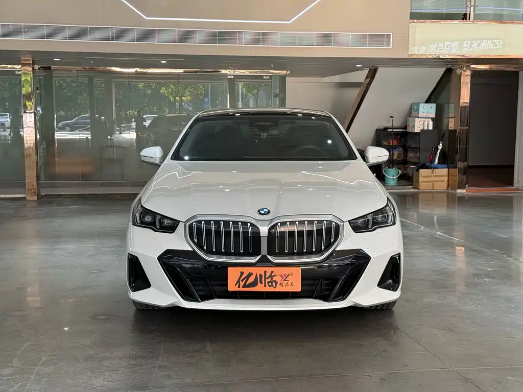 BMW 5 Series — миниатюра 2