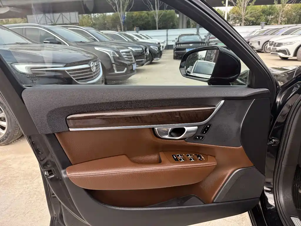 Volvo S90 — миниатюра 3