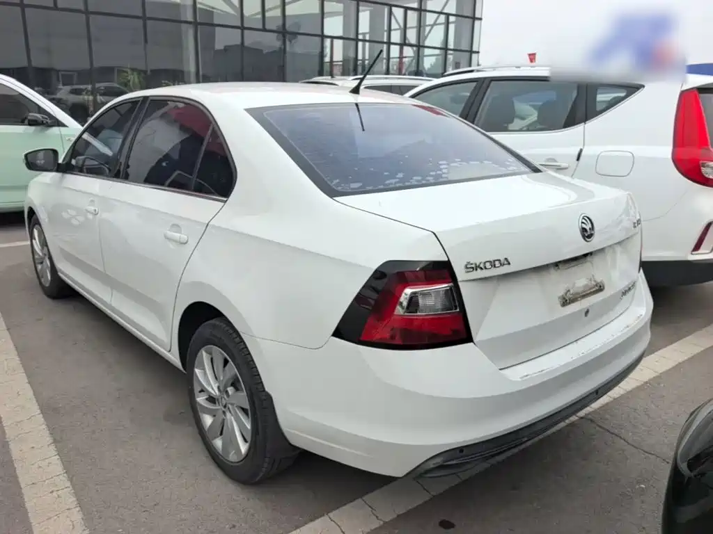 Skoda Rapid — миниатюра 5