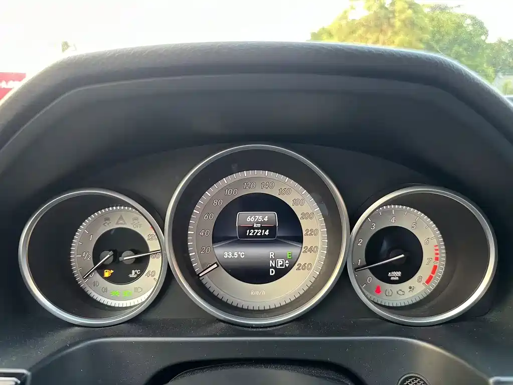 Mercedes-Benz E-Class — миниатюра 10