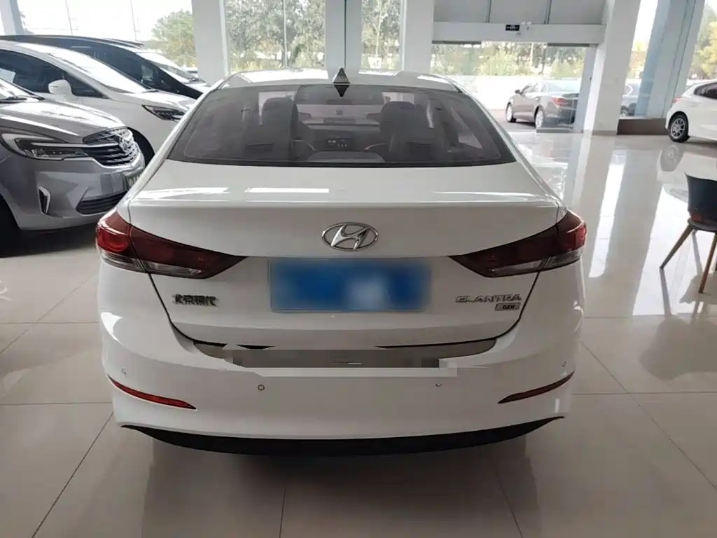 Hyundai Elantra — миниатюра 6