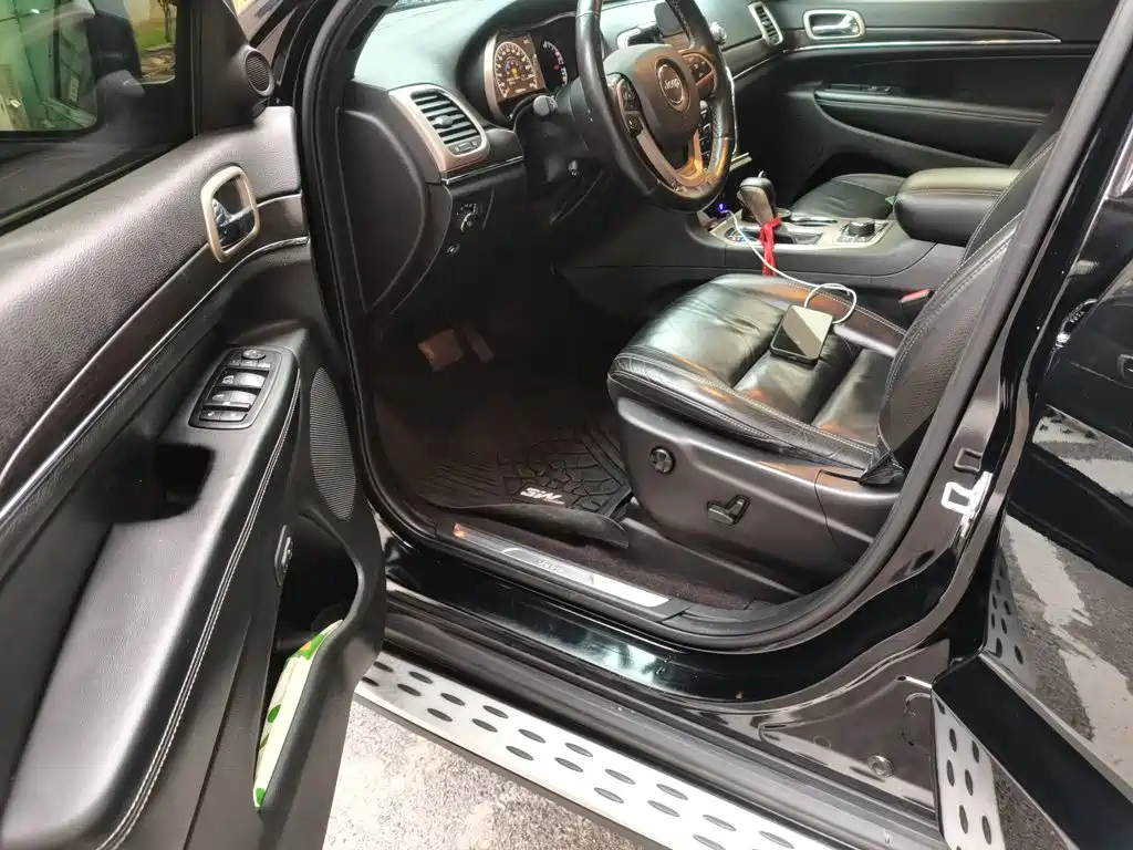 Jeep Grand Cherokee (Import) — миниатюра 17