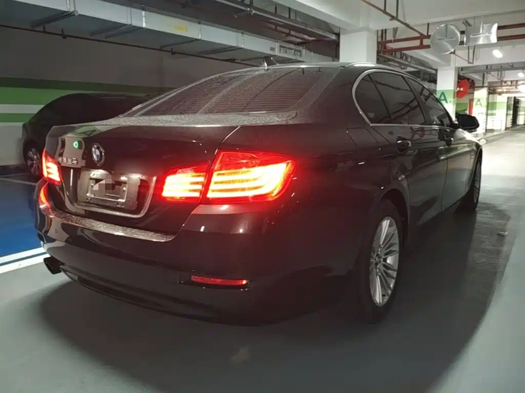 BMW 5 Series — миниатюра 7