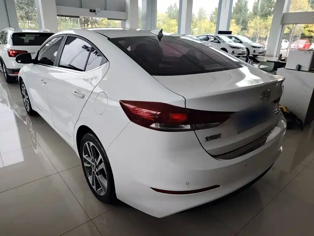 Hyundai Elantra — миниатюра 5