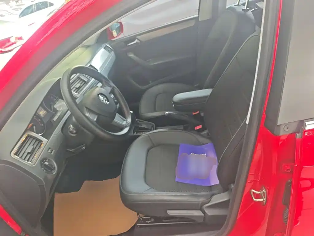 Skoda Rapid Spaceback — миниатюра 15