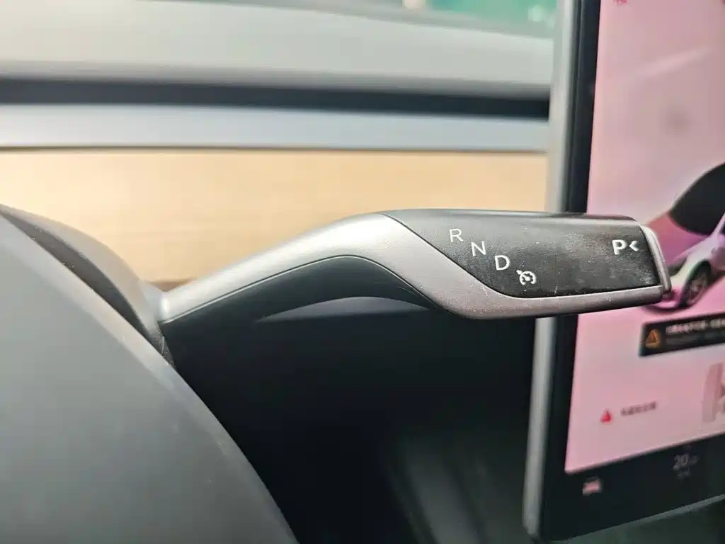 Tesla Model 3 — миниатюра 7
