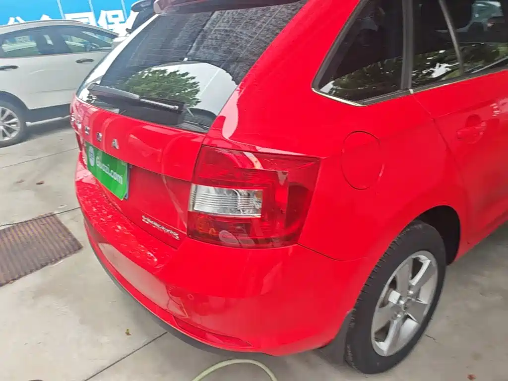 Skoda Rapid Spaceback — миниатюра 8