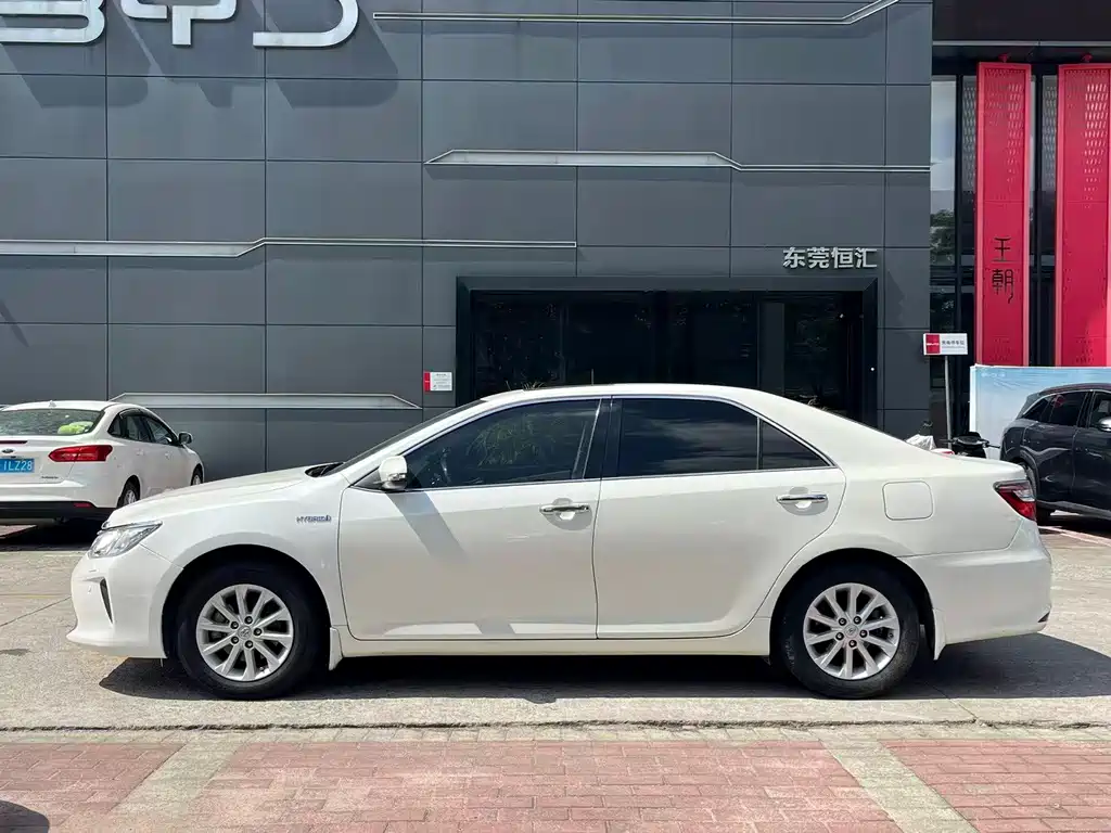 Toyota Camry — миниатюра 4