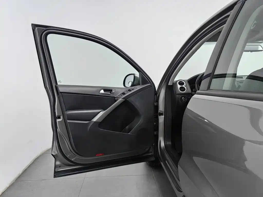 Volkswagen Tiguan — миниатюра 8