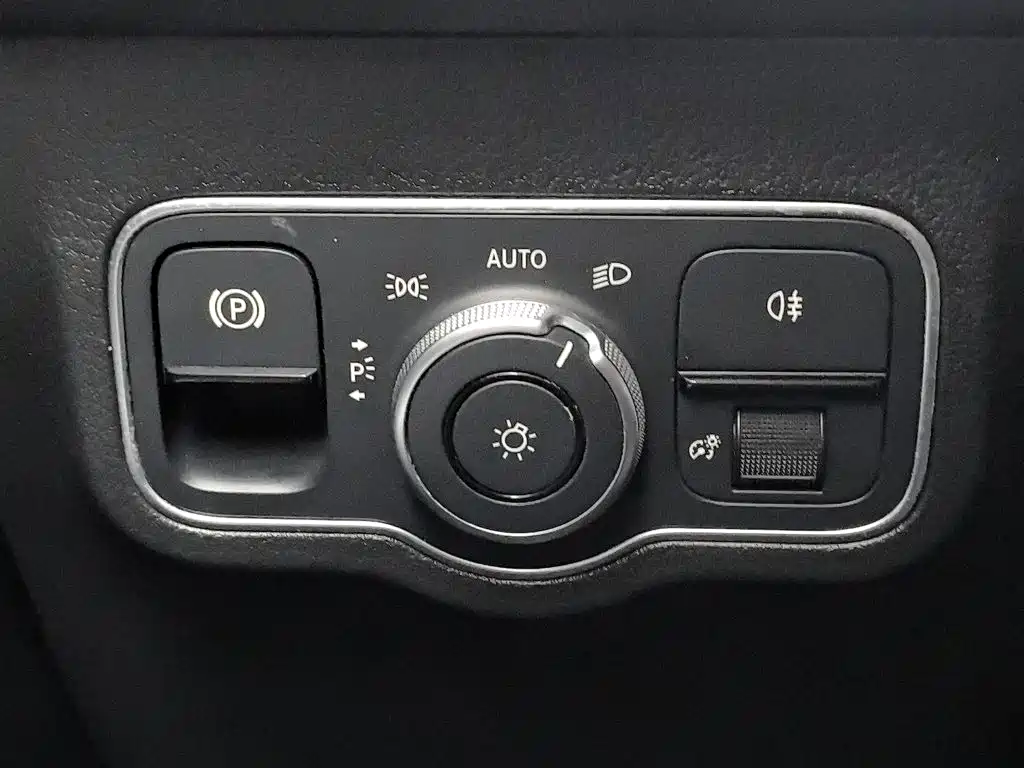 Mercedes-Benz GLB — миниатюра 21