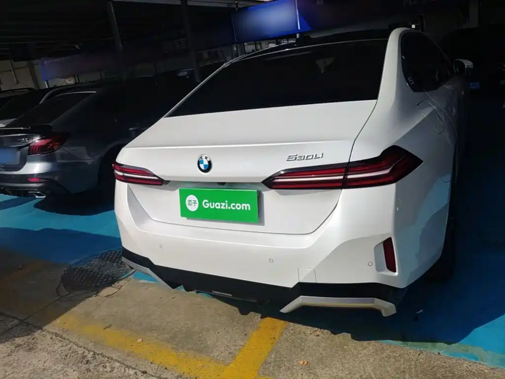 BMW 5 Series — миниатюра 6